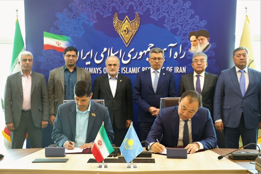 امضای تفاهم‌نامه اجرایی برای افزایش همکاری‌های ریلی ایران و قزاقستان/عبور اولین محموله کانتینری در کریدور ریلی چین-قزاقستان-ایران-اروپا طی یک‌ماه آینده