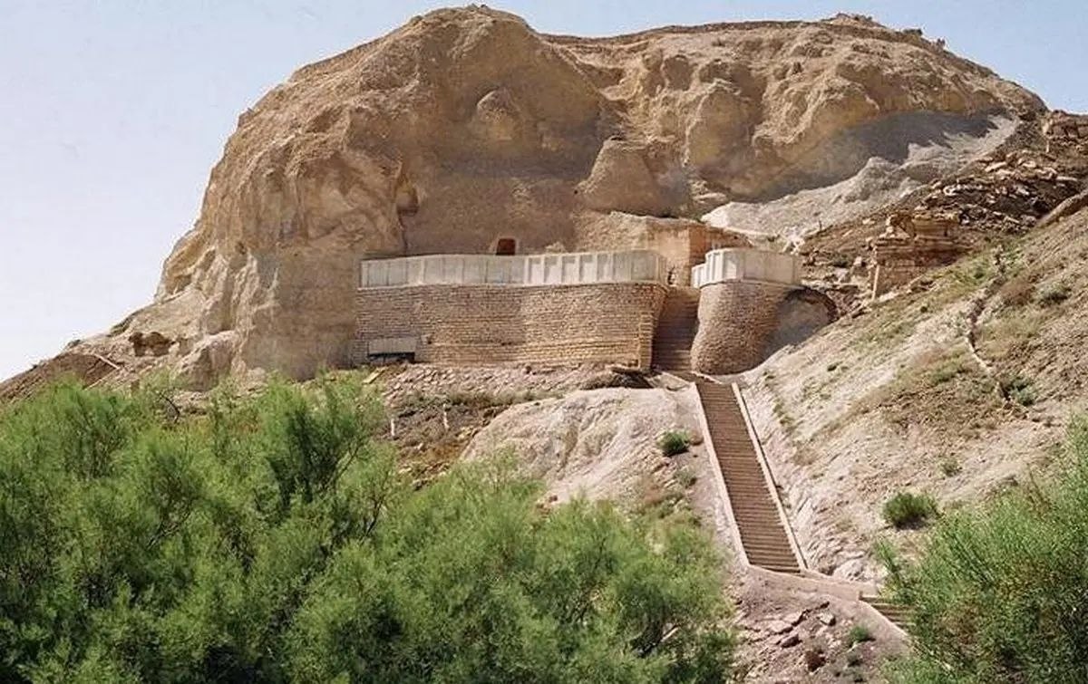 مسجد زیرزمینی بکت‌آتا